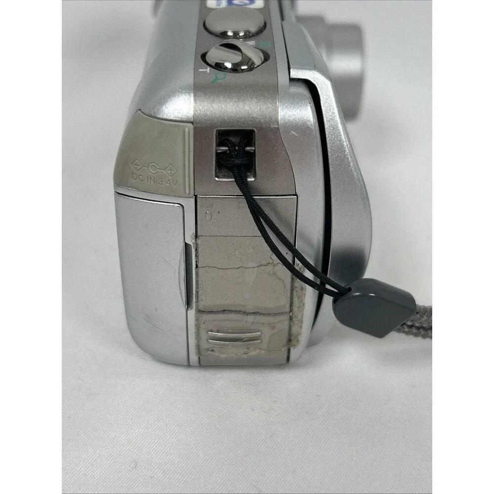 Olympus Camedia D-580 Silver Zoom 4.0MP Digital Camera w/ Memory Card WORKING